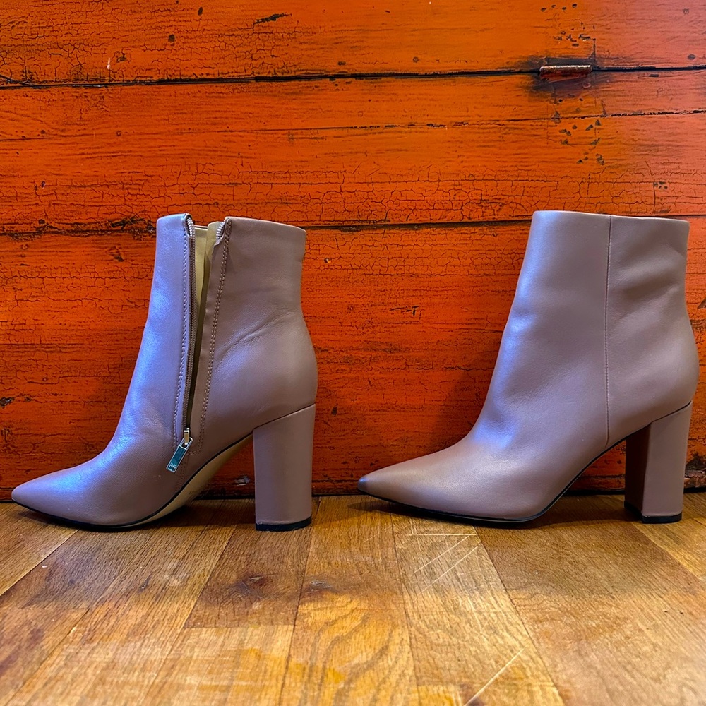 NEW Marc Fisher light lavender leather Ulani heeled bootie - Picture 2 of 7